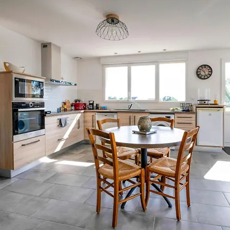 Spacious Farmhouse In With Garden Feriehus