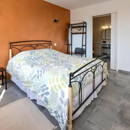 Spacious Farmhouse In With Garden *