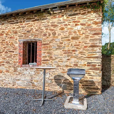 Spacious Farmhouse In With Garden Lison
