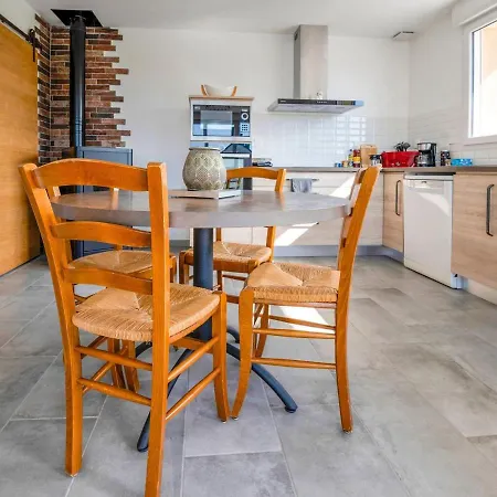 Spacious Farmhouse In With Garden Feriehus